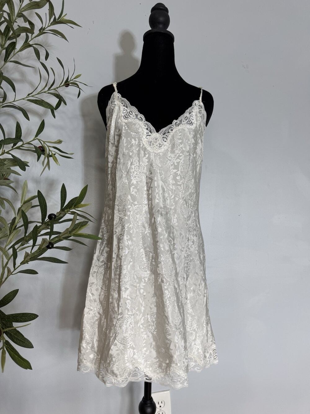 Vtg Victoria Secret Floral Sz M 90s Y2K Slip Dress Ivory Fairy Core Romantic